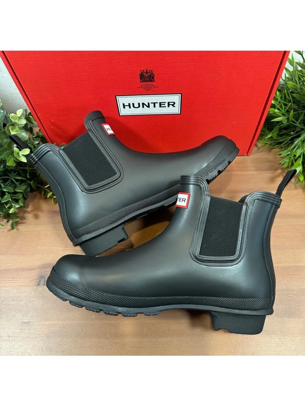 Hunter Black Chelsea Short Rain Boots with Logo Trim New in Box Sz 8